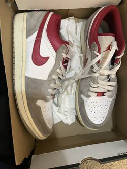 Air Jordan 1 Low grey and red 