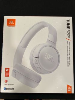 JBL Tune 520  headphones
