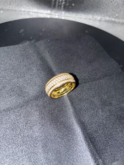 Round Cut Moissanite Enlacement Ring