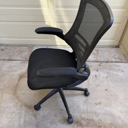 Flash Furniture Kelista Mid-Back Swivel Office Chair
