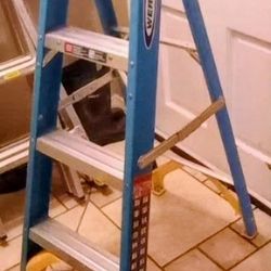Werner 4ft Fiberglass Step Ladder 