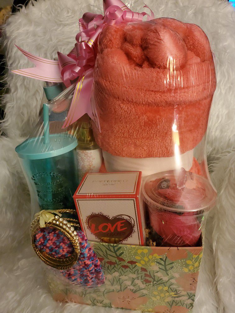 LOVE THEMED GIFT BOX 🎁 BASKET for HER 