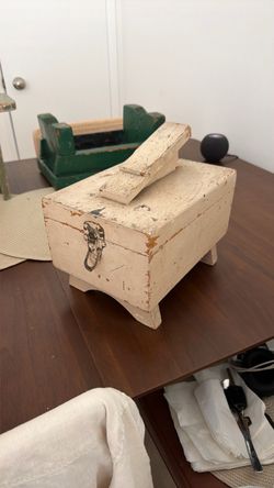 Vintage shoe shine box