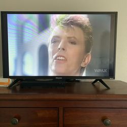 Hisense Roku 32” Tv  $80