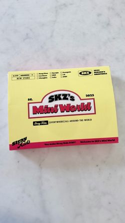 Stray Kids 2023 Season’s Greetings SKZ’s Mini World Set