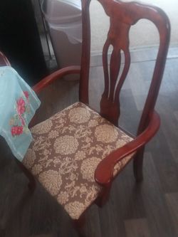Dinnet Table And Chairs