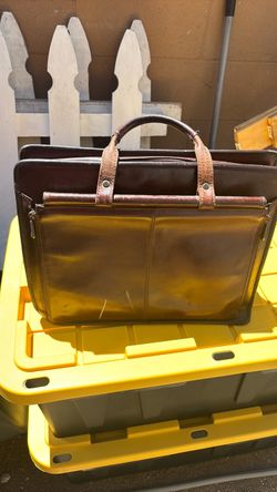 Free 🆓 Pelle studio lether briefcase