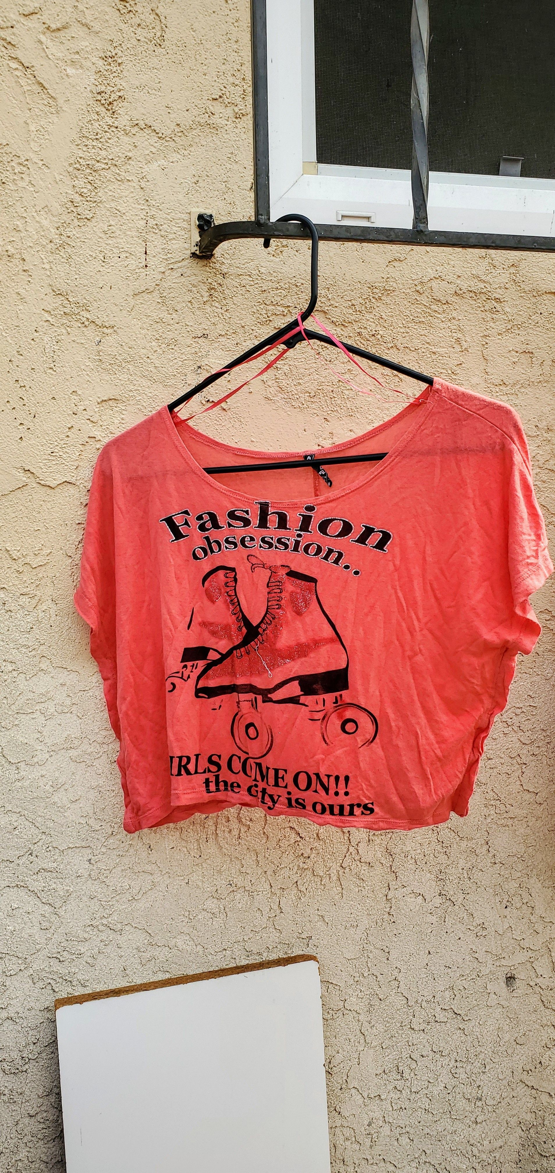 loose fitting orange skating crop top