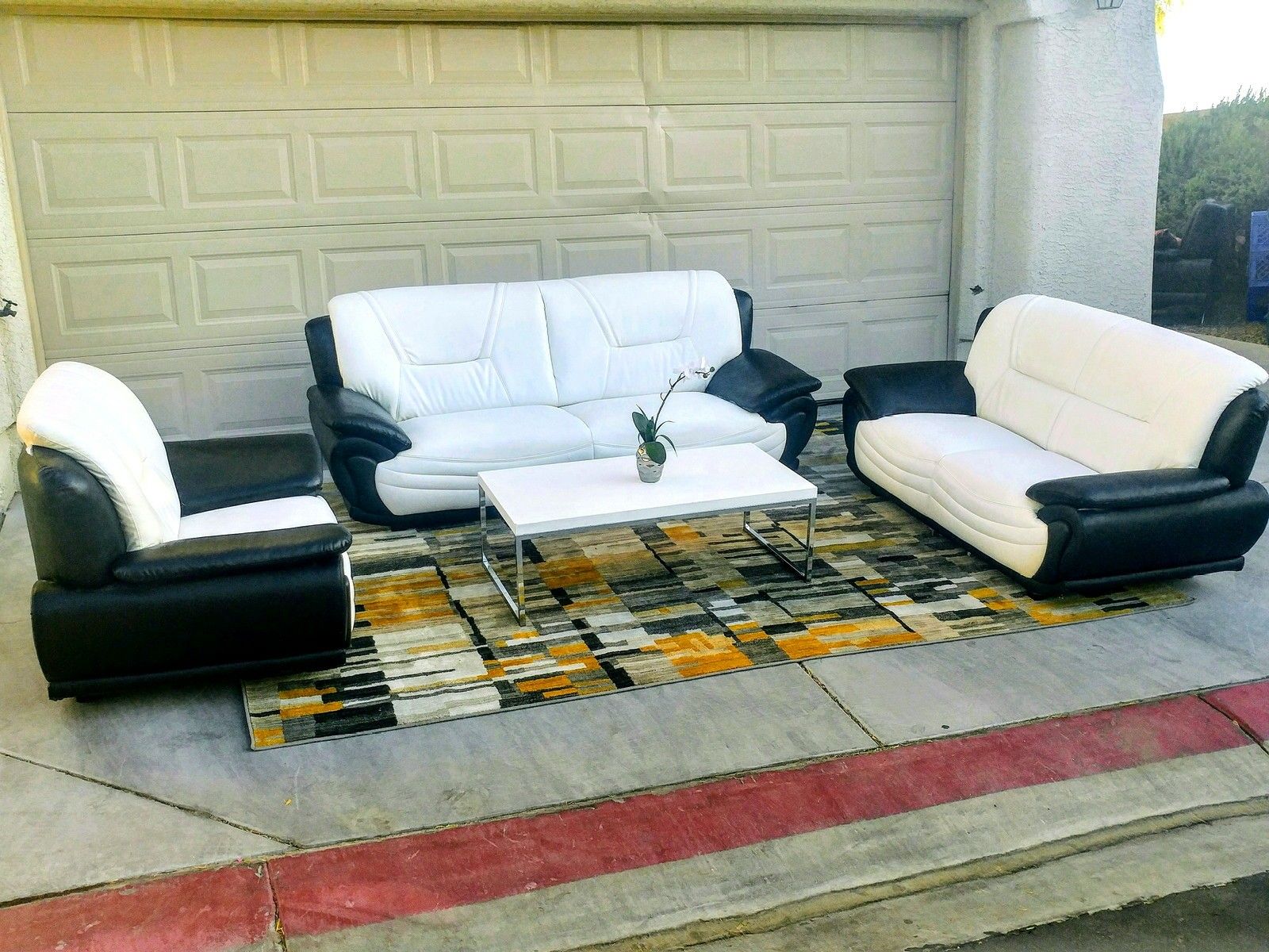 Nice black and white leather sofa set • Good condition