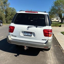 2004 Toyota Sequoia