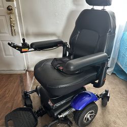 Like NEW: Power / Electric Chair with Rechargeable Battery 