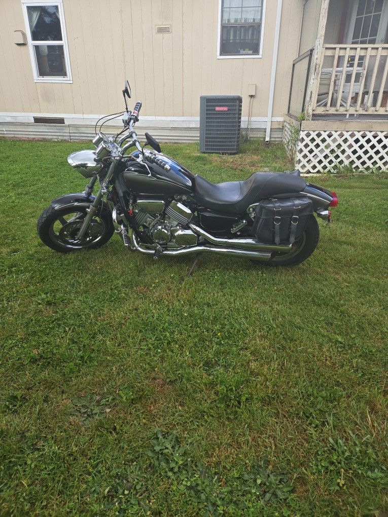 1999 Honda Magna