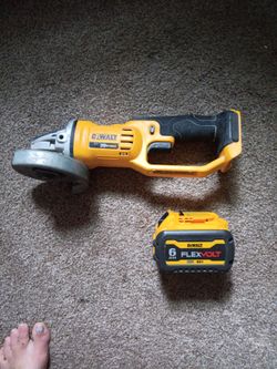 DeWalt 20V Max Angle Grinder with FlexVolt 6Ah Battery