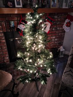 5ft Pre-Lit Christmas Tree