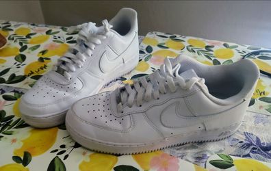 Nikes size 10