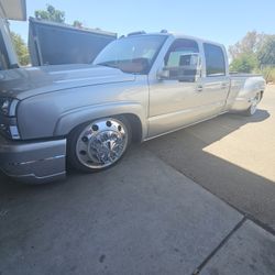 2005  Chevy Dually 