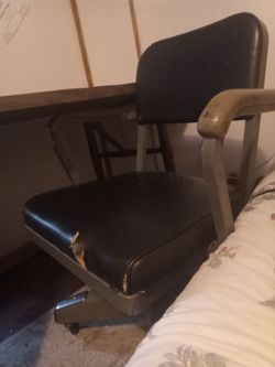 Desk chair