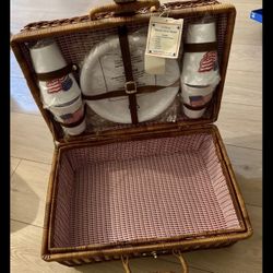 Vintage SEARS Patriotic Wicker Basket Picnic Set For 4