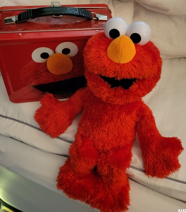 :::TICKLE-ME-ELMO:::
