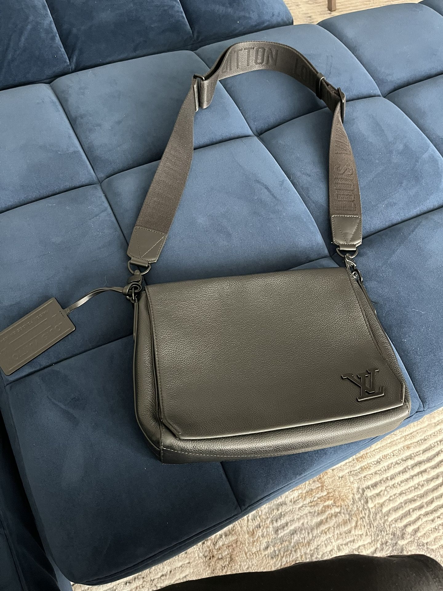Louis Vuitton Men’s Black Leather Messenger Bag