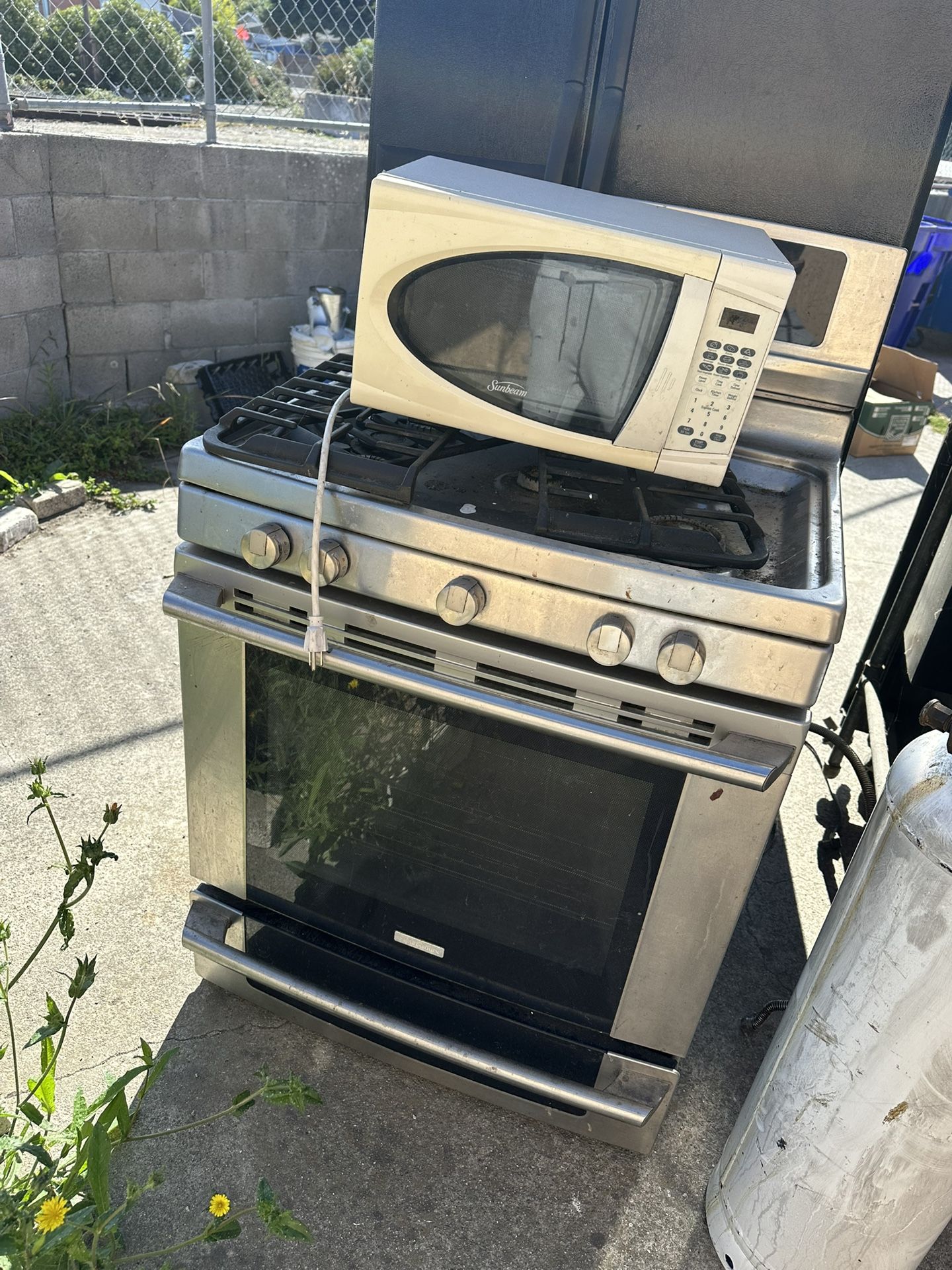 Stove And Microwave