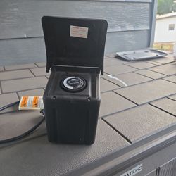 Heavy duty 12 volt outdoor light transformer