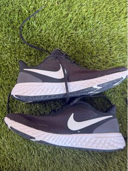 Nike revolution size 9 men’s