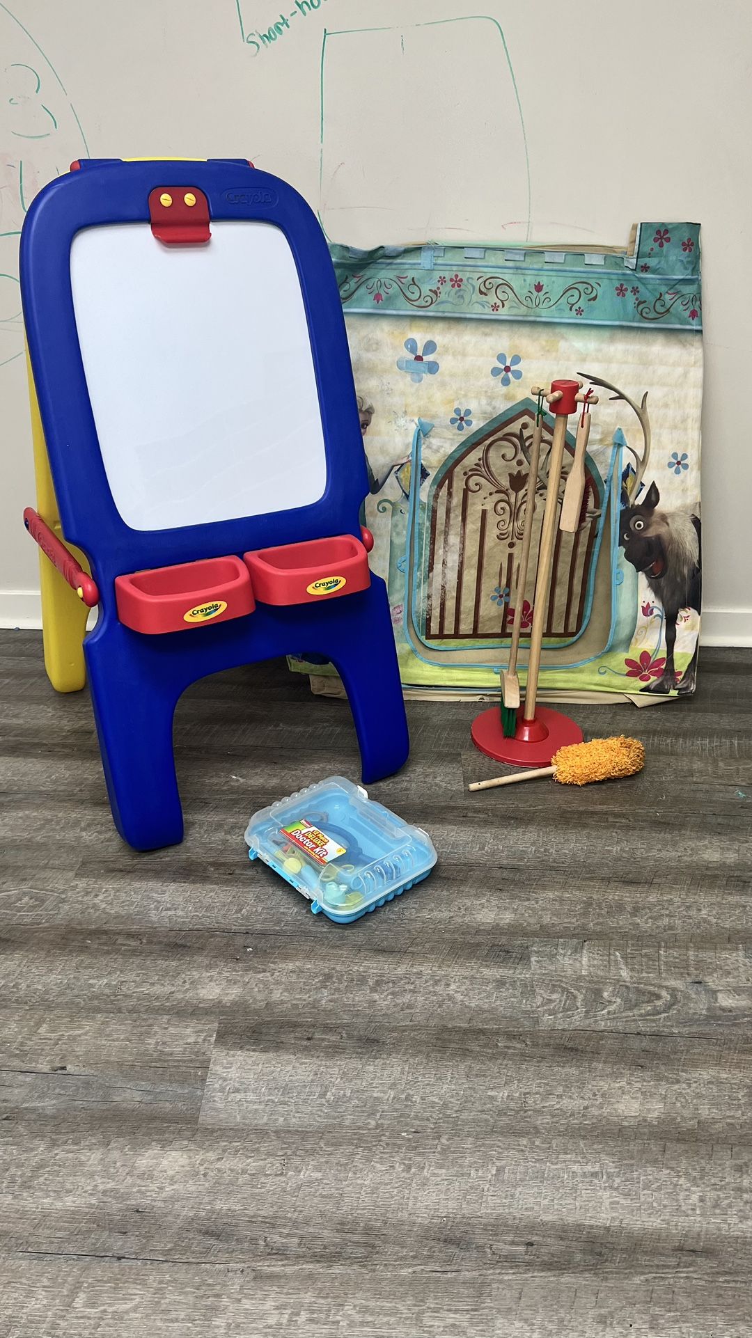 Easel, Castle, Doctor Kit, Pretend Cleaning Toys