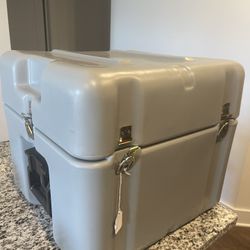 Al1() hardigg Pelican Hard case.  15.75” X 15.88” X 14.99”