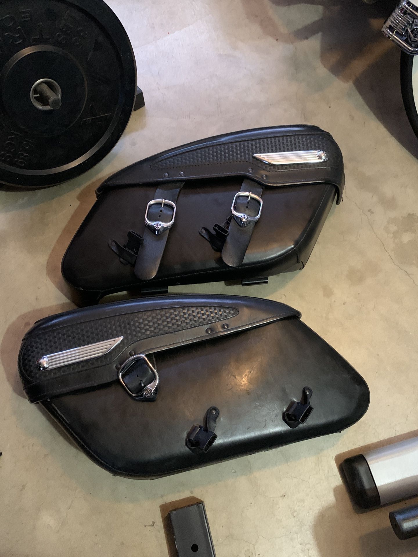 Harley saddlebags off a 04 road king classic