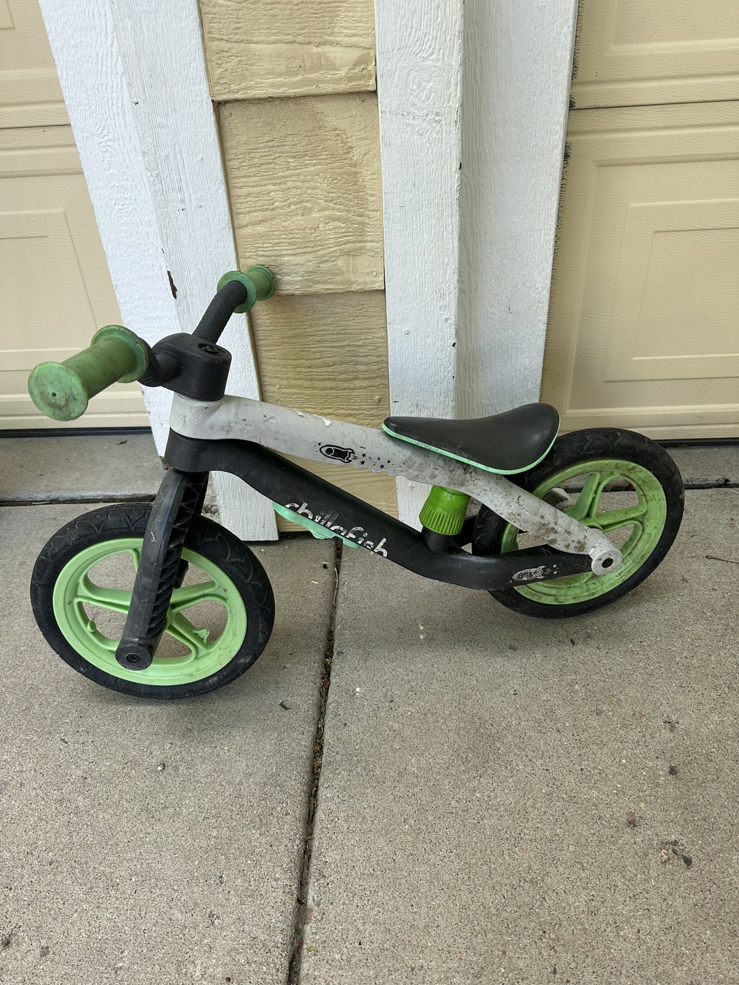 Chillafish Bmxie² Lightweight Balance Bike with Integrated Footrest and Footbrake for Kids Ages 2 to 5 Years