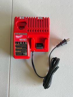 Milwaukee 48-59-1812 M12 & M18 Multi-Voltage Charger