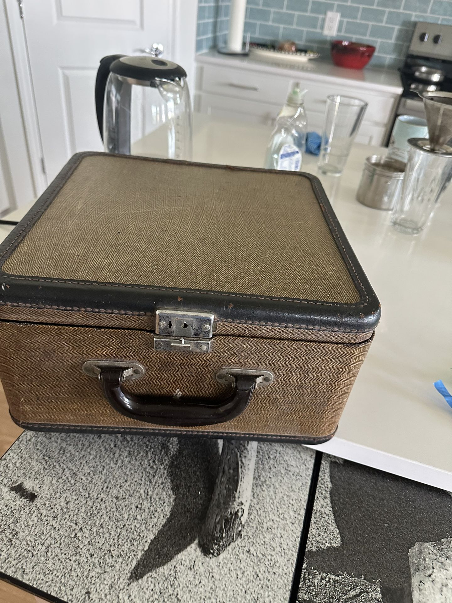 Royal typewriter works fine vintage! original case