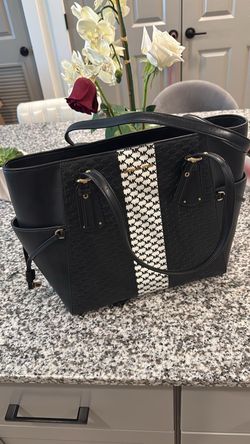 Un bolso color negro