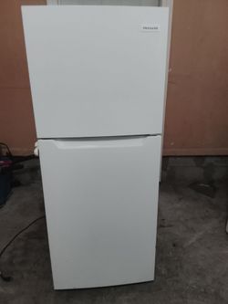 Like new apt. Size fridge, free delivery and setup