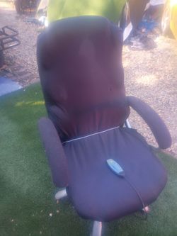 Massage chair with vibration and heat
