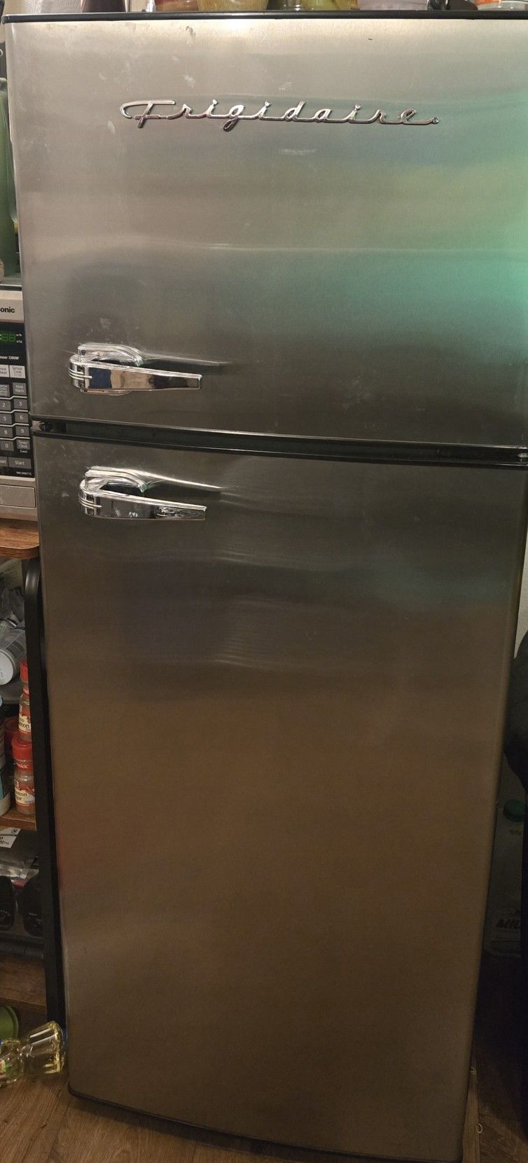 5ft Fridgidaire Apartment Refrigerator