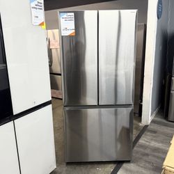 SAMSUNG 33”(width) REFRIGERATOR WITH WATER AND ICE DISPENSER🔥
