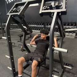 🔥 Hammer Strength Plate-Loaded Shoulder Press – Refurbished | Better Than New 🔥