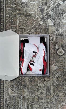 Jordan 5 Retro Fire Red Black Tongue size 10.5 men new