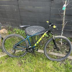 Trek Marlin 5 Mountain Bike 