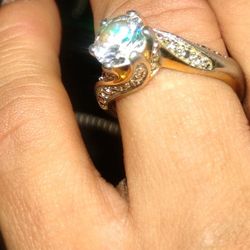 Good Shape. Size.7./Half.  8. Wemons. White Annormal Y Gold Wot. 10/Half krtt  Real  Only. Mi One.