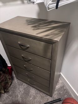 Dresser