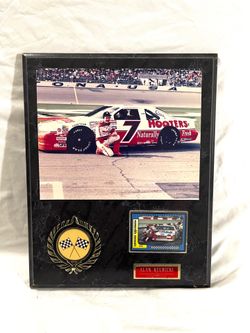 Great condition NASCAR driver (Alan Kulwicki #7) winner Circle plaque with NASCAR trading card