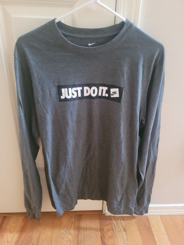 Nike Men Small Or Teen Long Sleeve Tshirt Never Worn