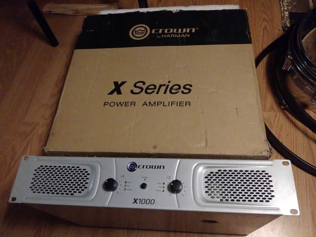 Crown x1000 amplifier. Only used a few times, great condition