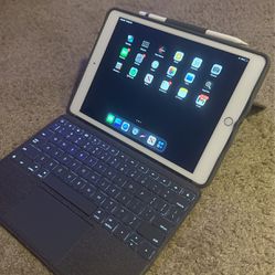 BUNDLE: iPad 8th Gen 128GB With Apple Pencil & Keyboard