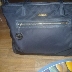 Medium Sze Michael Kors purse..