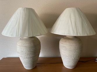 Beautiful vintage table lamp set