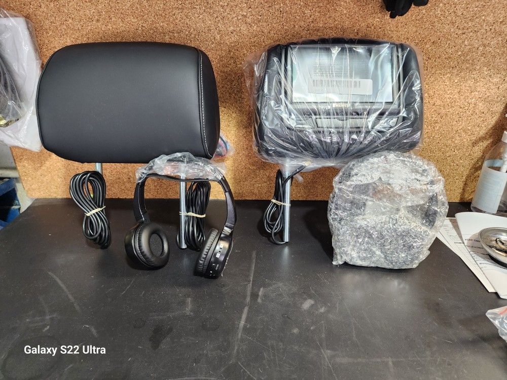 Headrest Streaming / DVD Monitors 